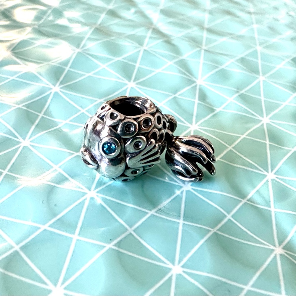 NWOT Pandora Retired Splish Splash Fish Ocean Nautical Charm